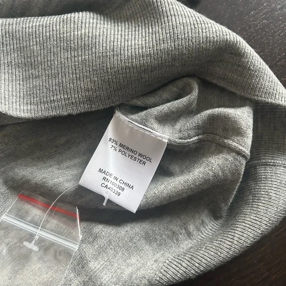 NWT Peter Millar Gray hoodie Sweater custom crafted merino wool new small men’s
